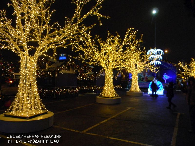 Площадка фестиваля "Путешествие в Рождество" на Ореховом бульваре
