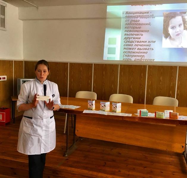 Светлана Овчинникова на лекции для родителей