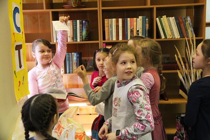 Юные посетители библиотеки "На Ясеневой"