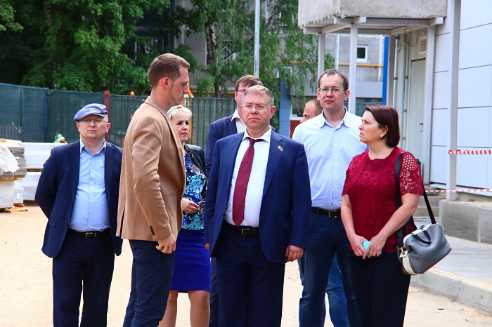 Депутаты оценили работы по строительству нового ФОК