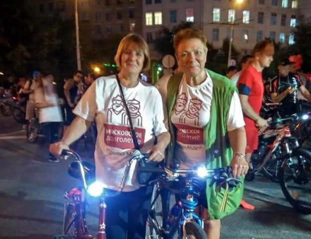 Посетители ТЦСО "Орехово" приняли участие в ночном велопараде