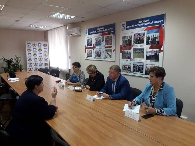 Алла Афанасьева и Ольга Прилепина на встрече с жителями