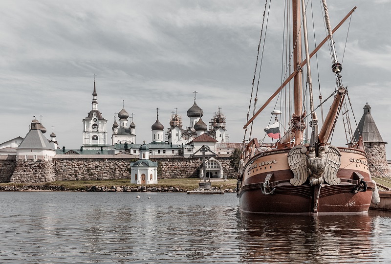 Выставка художественной маринистики «АРИСТОКРАТЫ МОРЕЙ»