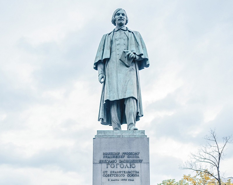 Николай Гоголь, памятник, мосру