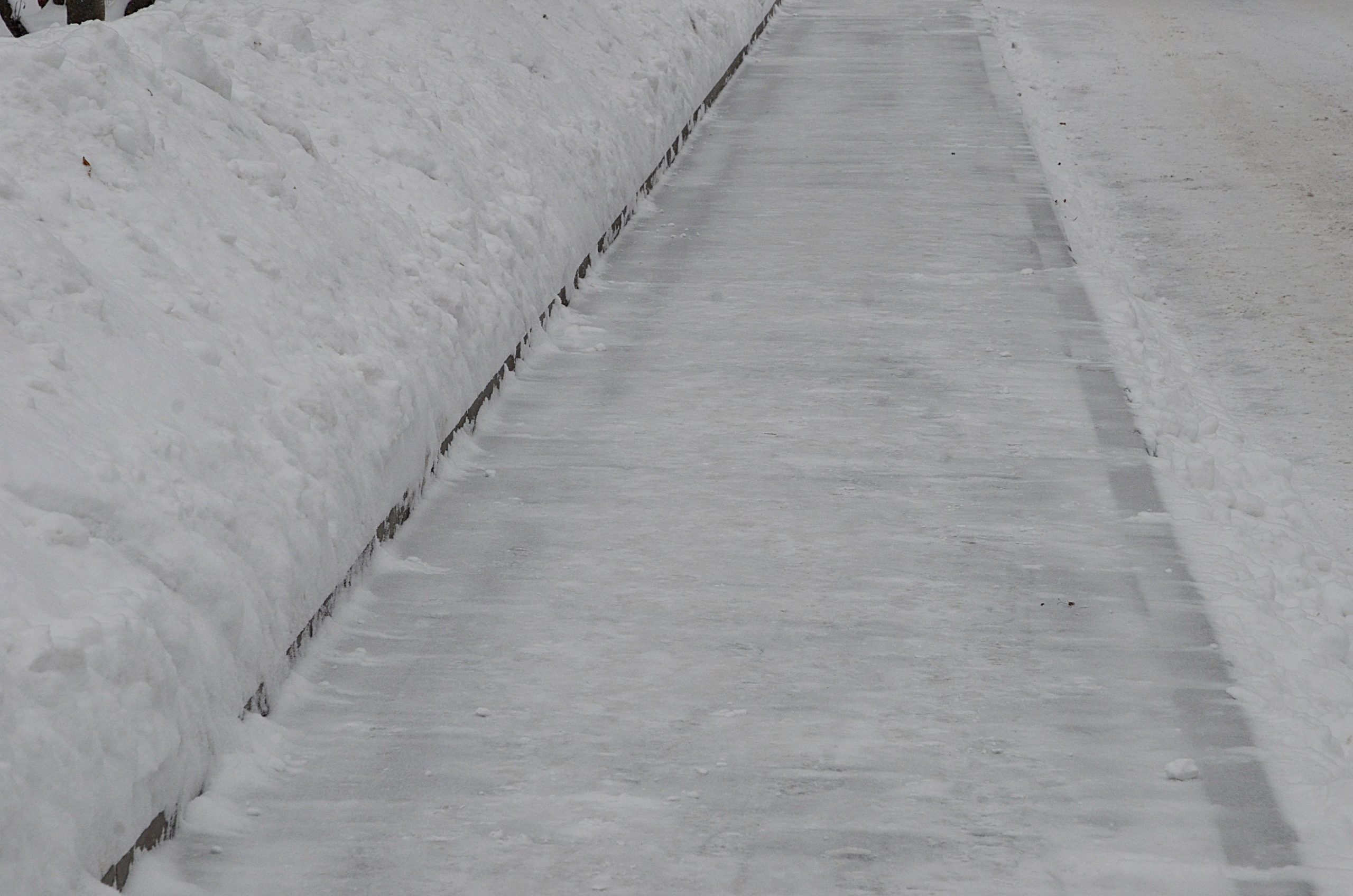 Почти 1 800 кубометров снега убрали сотрудники «Жилищника» с дворов района. Фото: Анна Быкова
