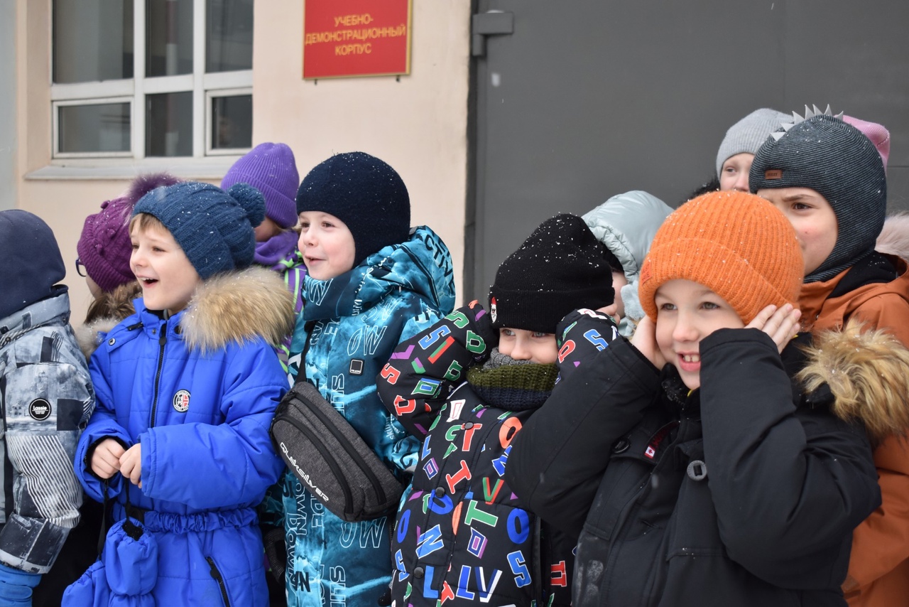 Ученики школа №1636 посетили стрелковый Семеновский полк. Фото: страница школы №1636 в соцсетях