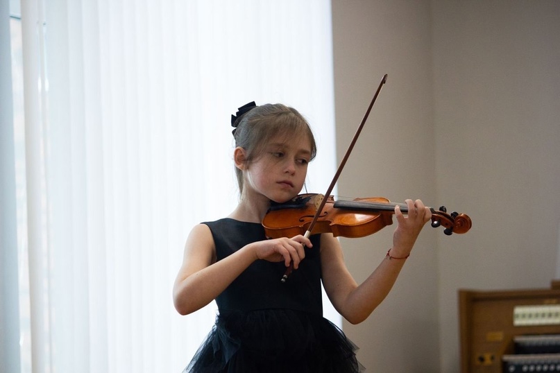 Талантливая скрипачка: ученица школы №1207 выступила на конкурсе-фестивале. Фото: страница школы №1207 в соцсетях
