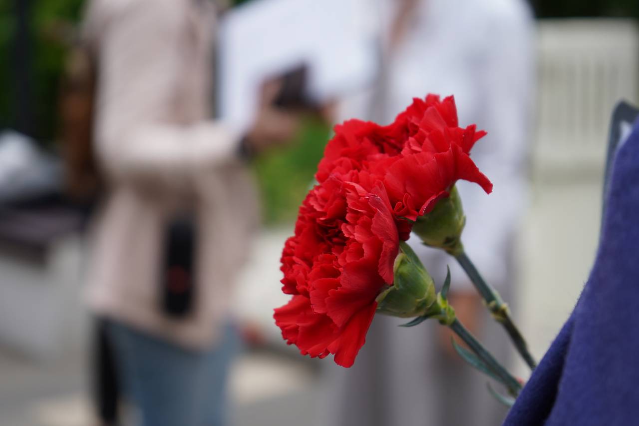 Мемориальную акцию подготовили представители школы №544. Фото: Анна Быкова, «Вечерняя Москва»