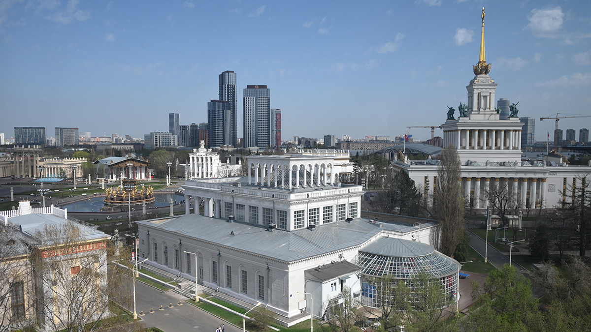 Воспитанники Летней школы №1636 «НИКА» побывали в Музее ВДНХ. Фото: Пелагия Замятина, «Вечерняя Москва»