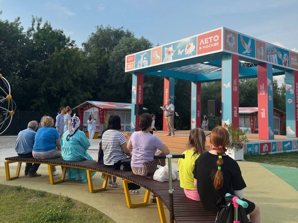 «Ромашковый праздник»: программу ко Дню семьи, любви и верности провели сотрудники ОКЦ ЮАО. Фото: официальная страница ОКЦ ЮАО в социальных сетях