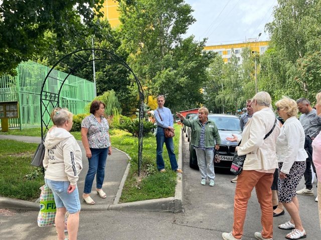Еженедельный обход провела глава управы района Орехово-Борисово Южное. Фото: официальная страница управы района Орехово-Борисово Южное