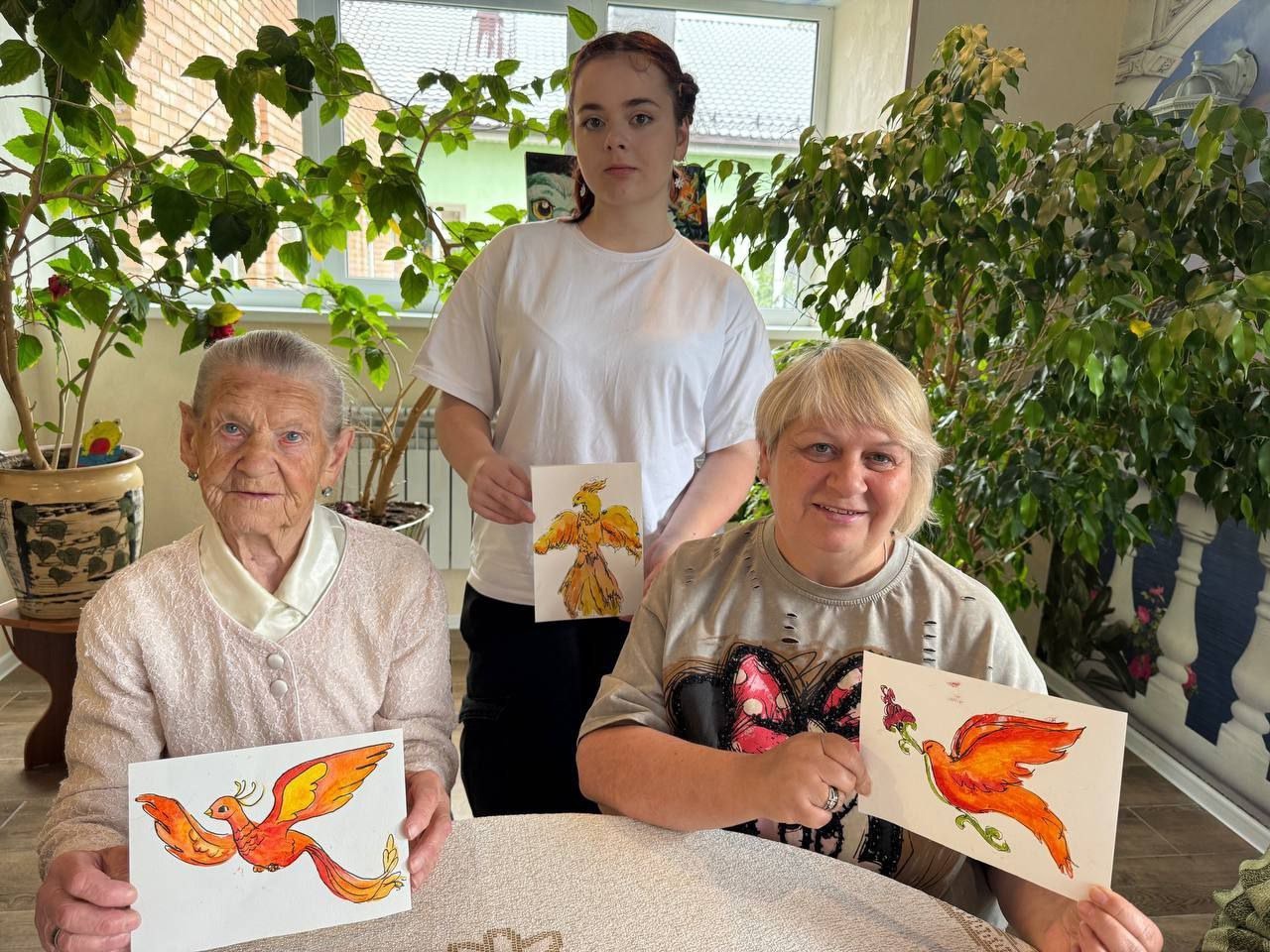 Студентка колледжа имени Фаберже провела мастер-класс по рисованию. Фото: страница колледжа ДПИ имени К. Фаберже в социальных сетях