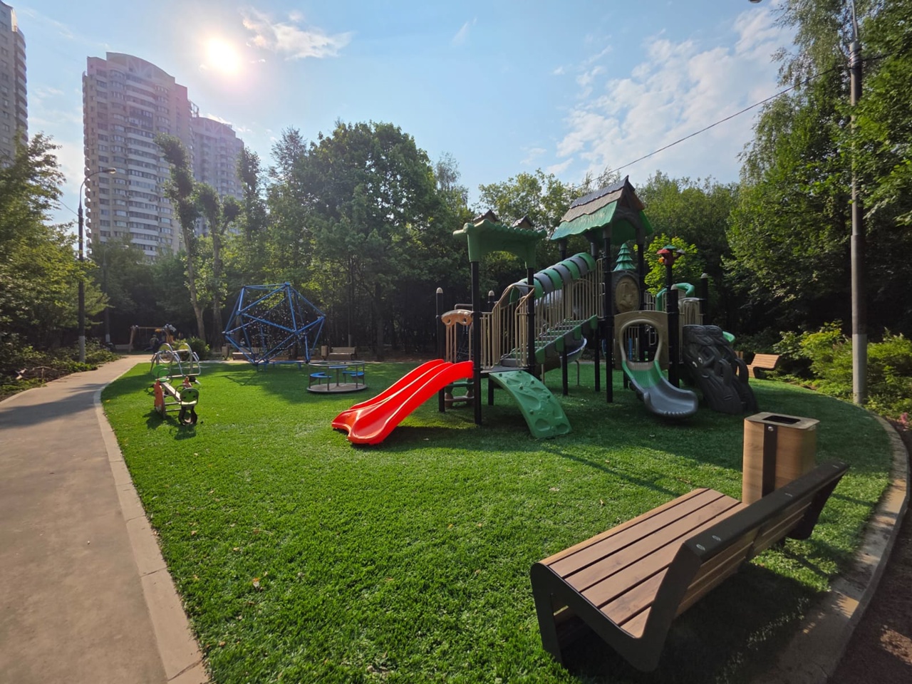 Большую часть детских площадок благоустроили в Орехове-Борисове Южном. Фото: страница управы района Орехово-Борисово Южное в социальных сетях