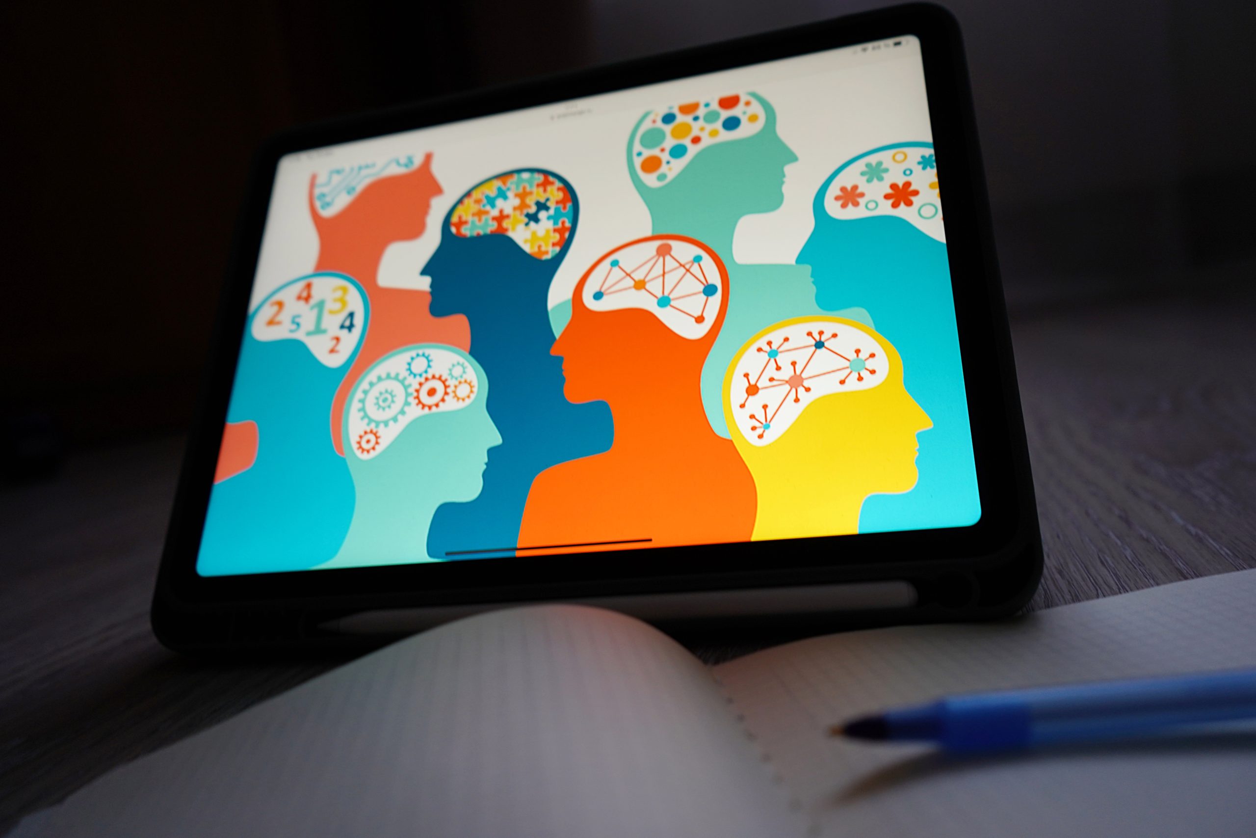 Сотрудники СЦ «Планета Семьи» проведут психологическое занятие для подростков. Фото: Анна Быкова, «Вечерняя Москва»