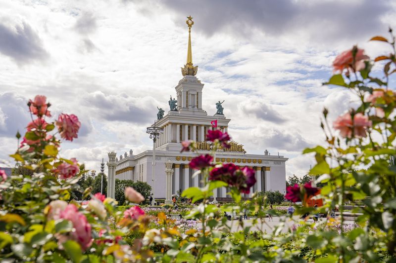 Собянин и Любимова пригласили посетить выставку шедевров Русского музея на ВДНХ. Фото: Медиатека ВДНХ