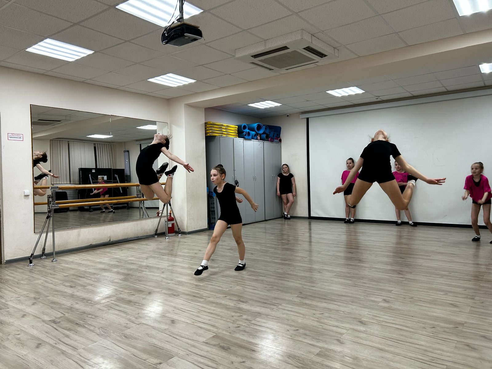 Открытое занятие по танцам пройдет в Орехове-Борисове Южном. Фото: страница управы района Орехово-Борисово Южное в социальных сетях