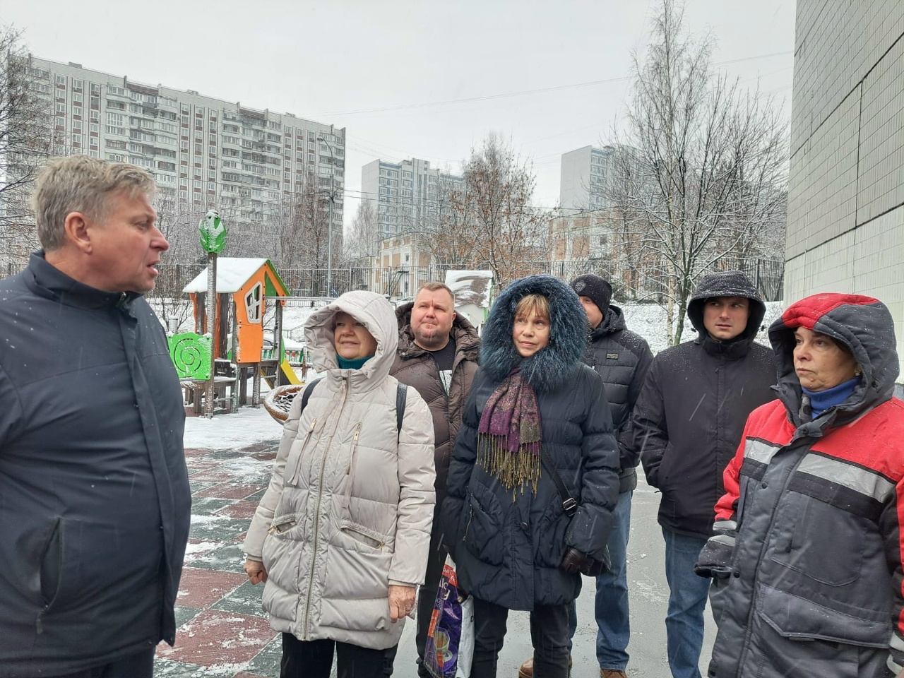 Представители управы Орехова-Борисова Южного провели обход территорий. Фото: страница управы района Орехово-Борисово Южное в социальных сетях