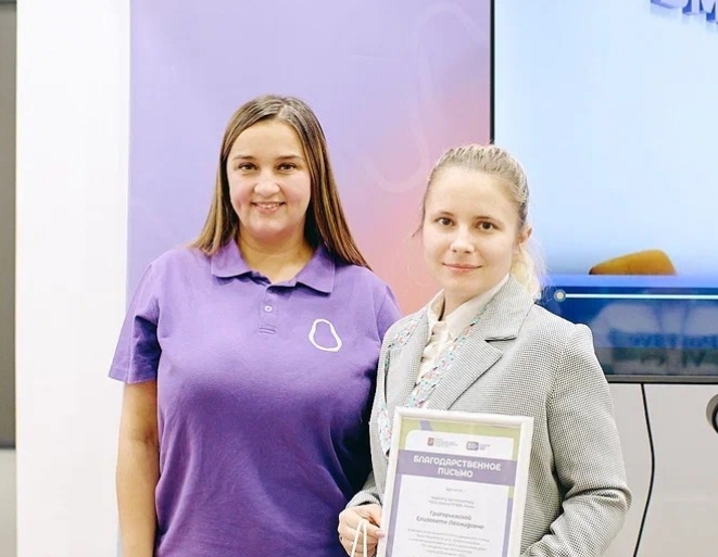 Руководителю волонтерского отряда школы №1636 «НИКА» вручили благодарственное письмо. Фото: страница школы №1636 «НИКА» в социальных сетях