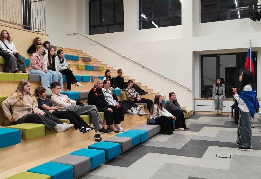 Активисты «Движения Первых» школы №1207 стали участниками встречи Мастерской лидеров ЮАО. Фото: страница школы №1207 в социальных сетях