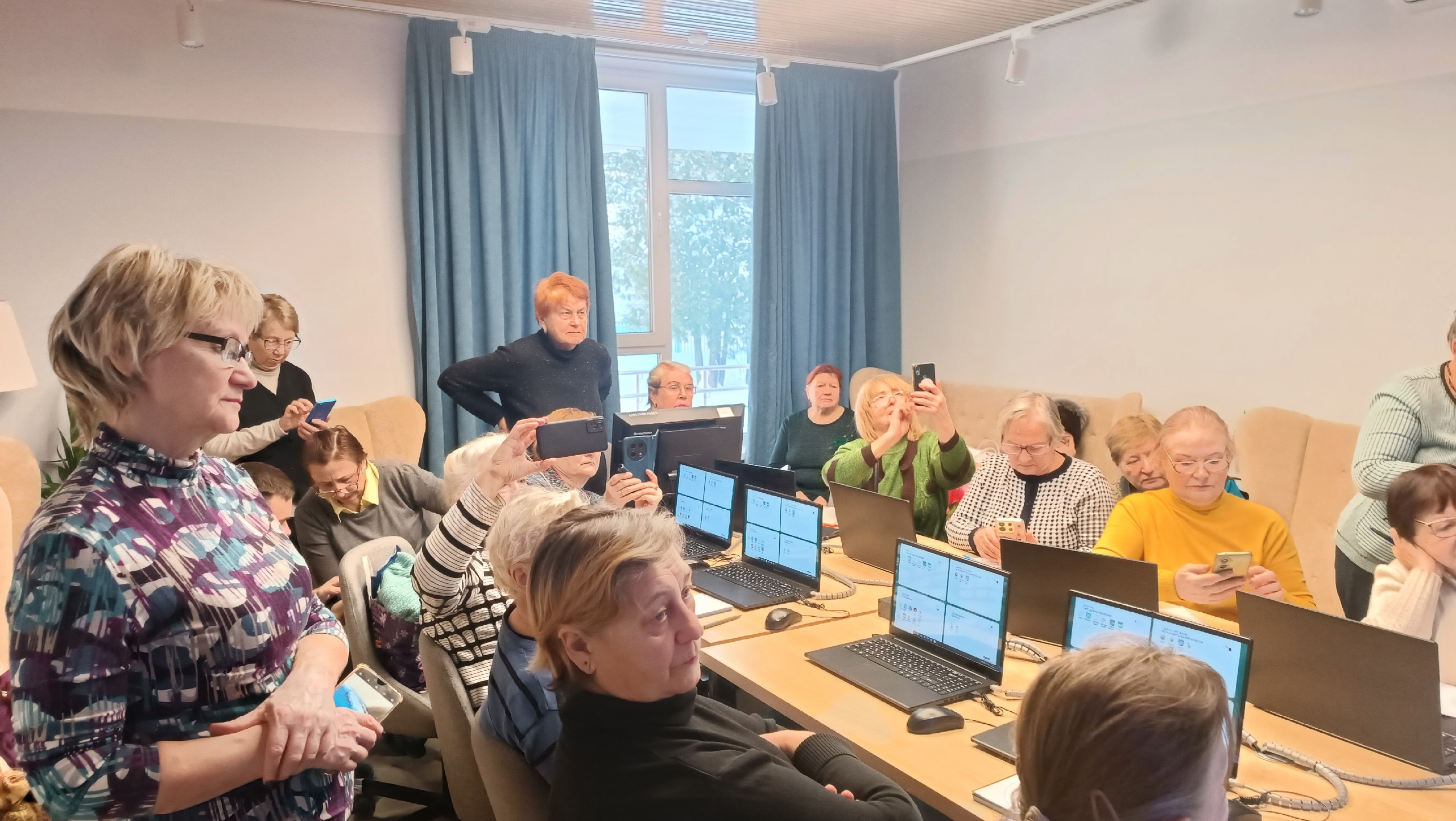 Занятие по цифровой грамотности состоялось в ЦМД «Орехово-Борисово Южное». Фото: страница Молодежной палаты района Орехово-Борисово Южное в социальных сетях