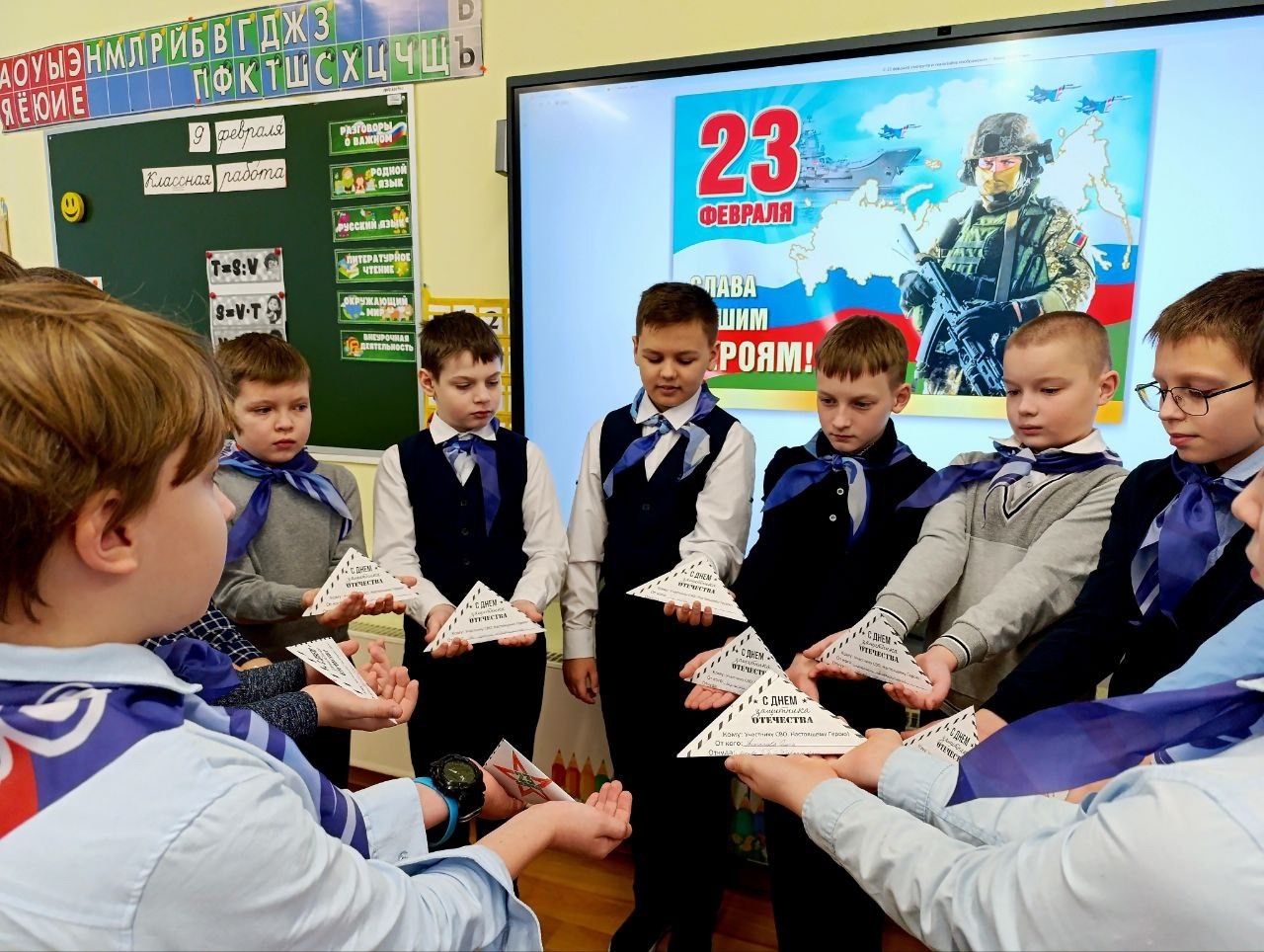 Ученики школы №949 присоединились к патриотической акции. Фото: страница школы №949 в социальных сетях